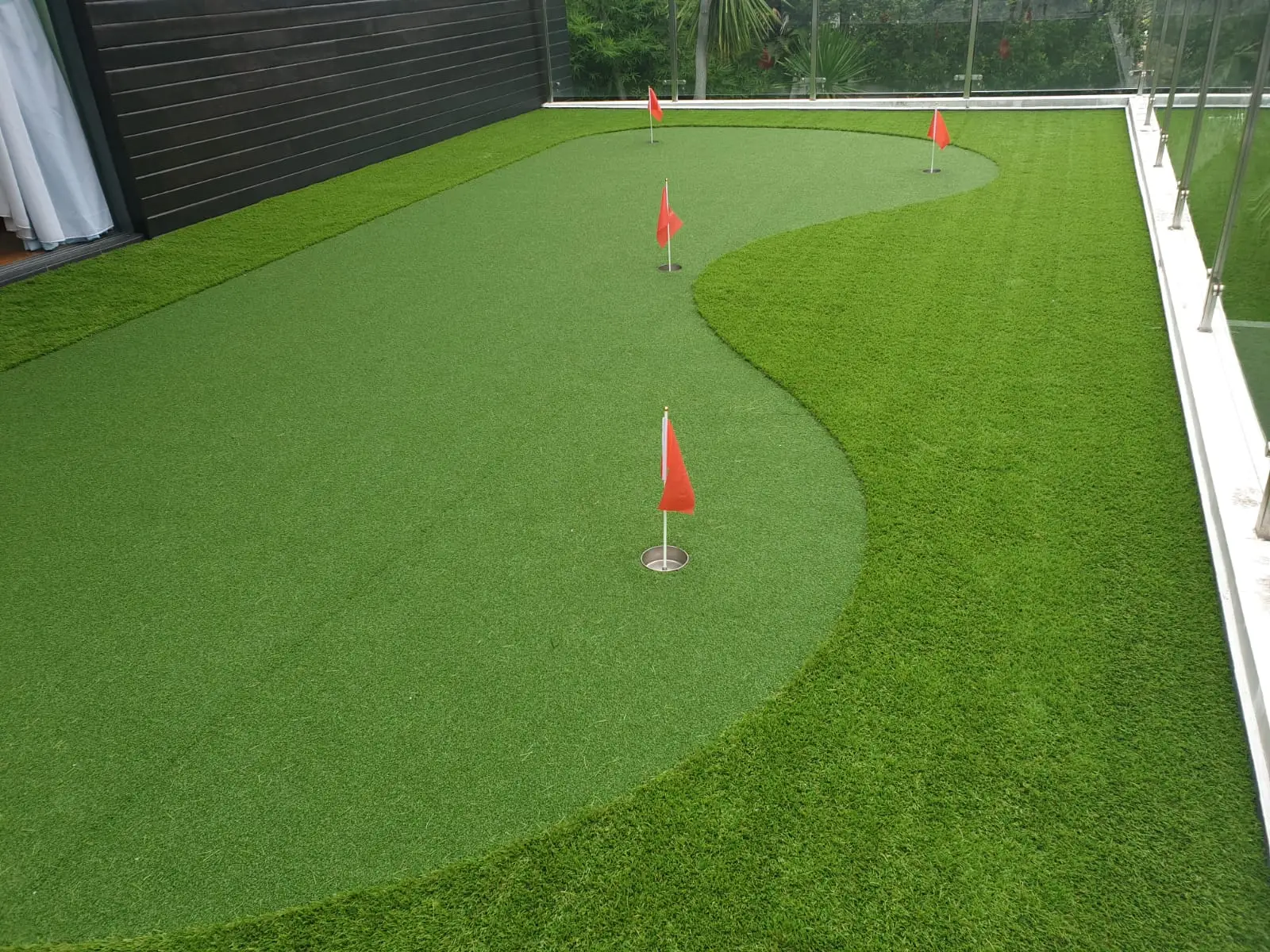 Grass carpet - Deluxe, artificial grass, putting green, fake grass, outdoor grass, garden grass, lawn grass, event grass, exhibition grass, Astroturf, budget grass